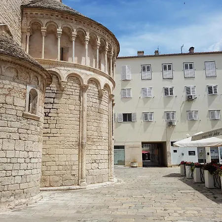 Modern Old Town - *