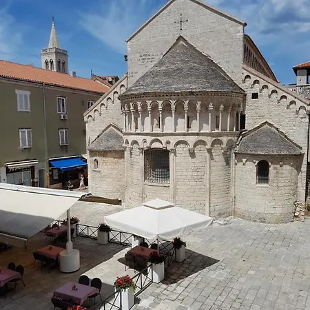 Modern Old Town - *