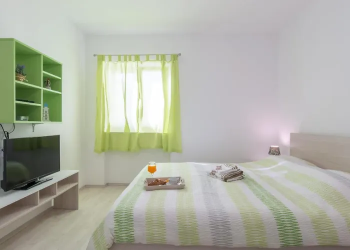 Modern Old Town - * Zara